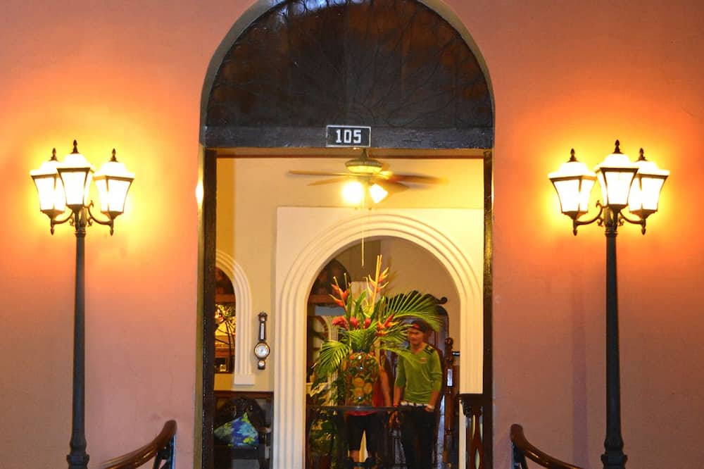 Hotel Los Balcones Leon