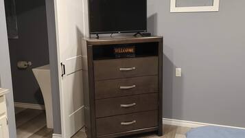 Chambre Double pour 1 personne, 1 lit double | 1 chambre, décoration personnalisée, rideaux occultants, Wi-Fi gratuit