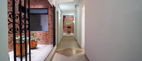 Vista frontal de la propiedad