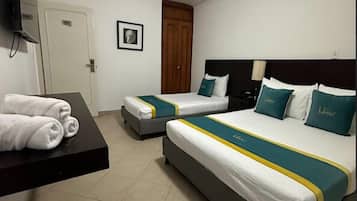 Habitación triple | Sábanas de algodón egipcio, ropa de cama de alta calidad y minibar