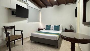 Habitación doble estándar | Sábanas de algodón egipcio, ropa de cama de alta calidad y minibar