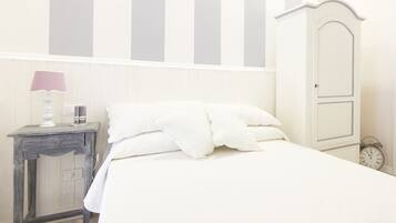 Hochwertige Bettwaren, Minibar, Zimmersafe, Schreibtisch