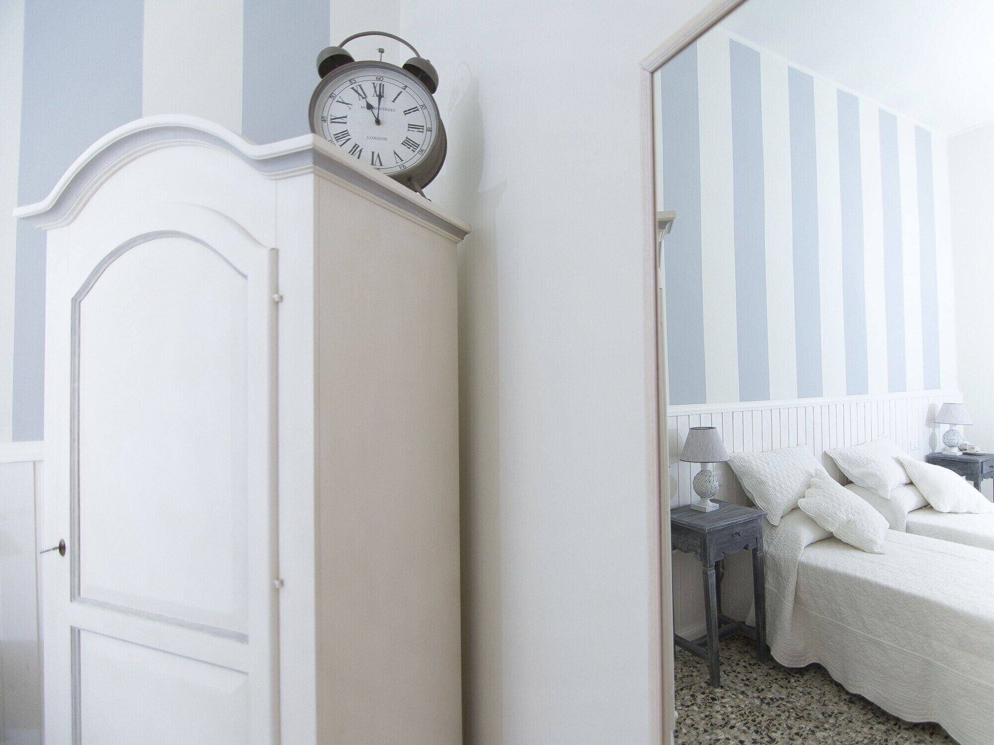 Luxe beddengoed, een minibar, een kluis op de kamer, een bureau