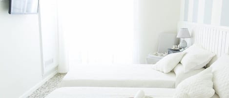 Hochwertige Bettwaren, Minibar, Zimmersafe, Schreibtisch