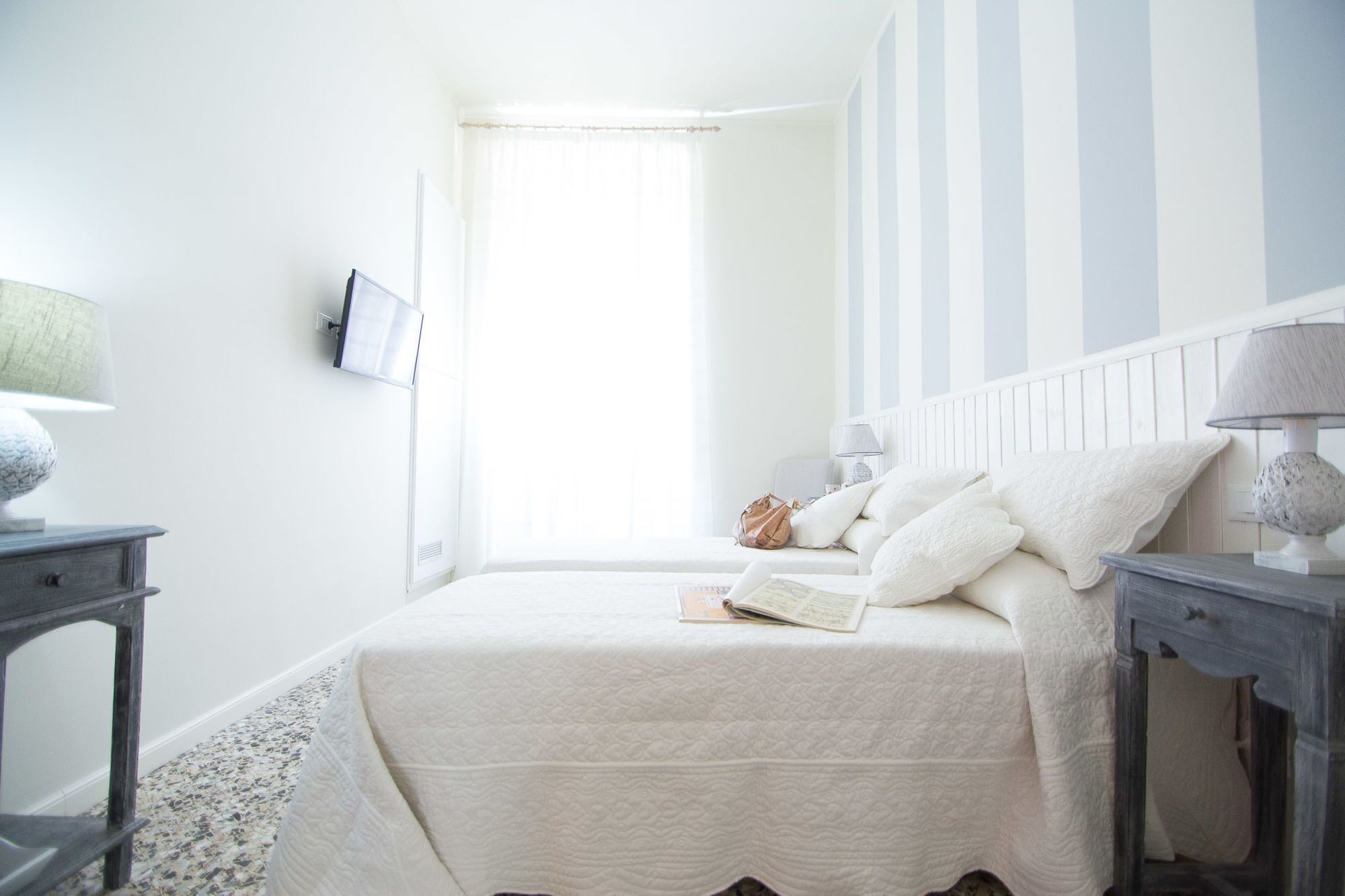 Hochwertige Bettwaren, Minibar, Zimmersafe, Schreibtisch