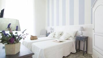 Hochwertige Bettwaren, Minibar, Zimmersafe, Schreibtisch