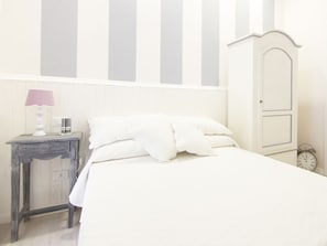Ropa de cama de alta calidad, minibar, caja fuerte y escritorio