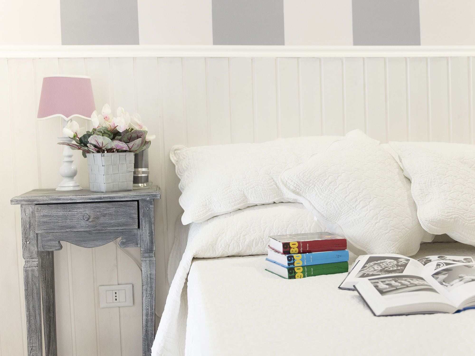 Roupas de cama premium, frigobar, cofres nos quartos, escrivaninha