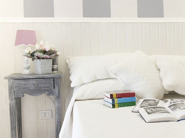 Sengetøy av topp kvalitet, minibar, safe på rommet og skrivebord