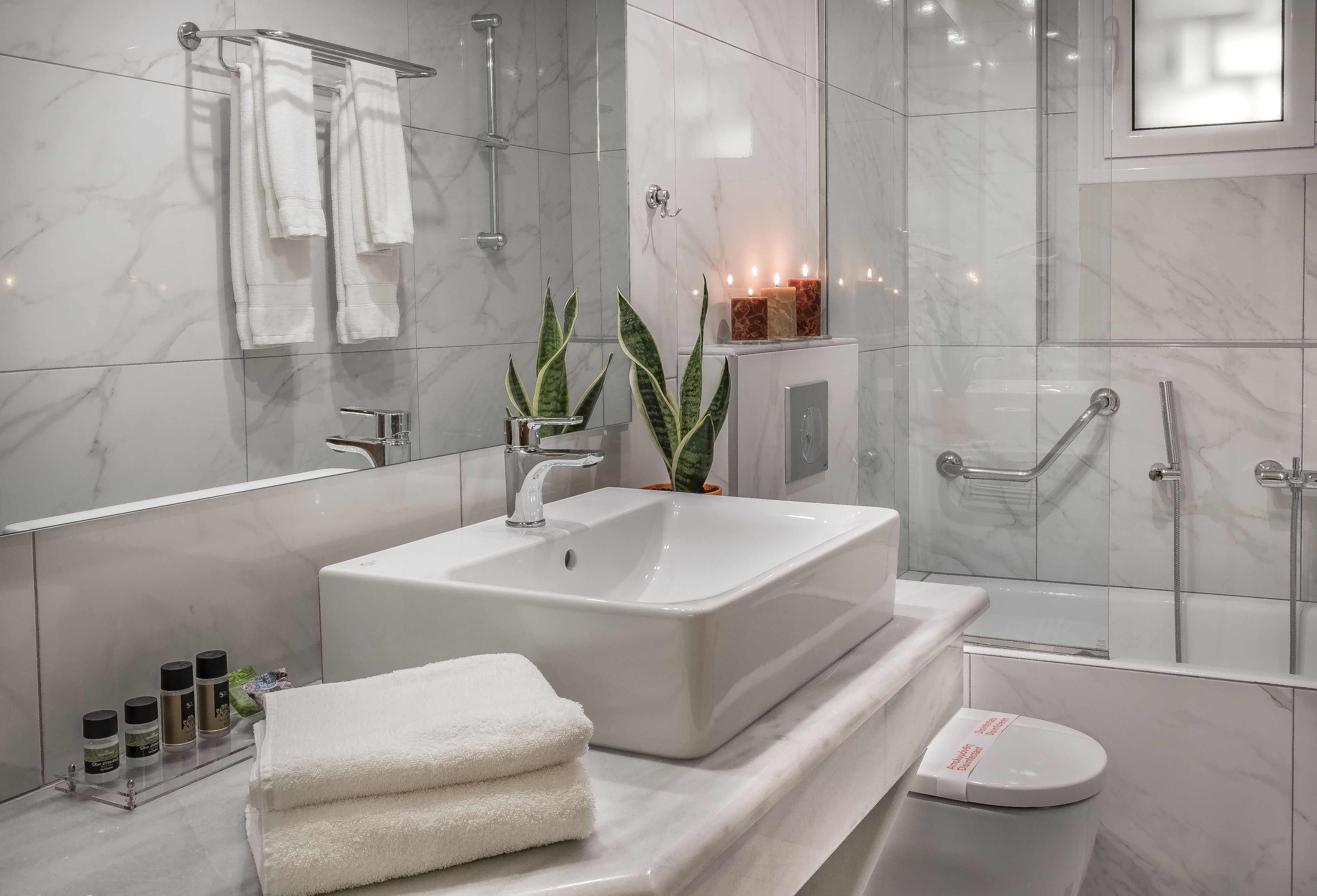 single room | bathroom | shower, free toiletries, hair dryer, slippers