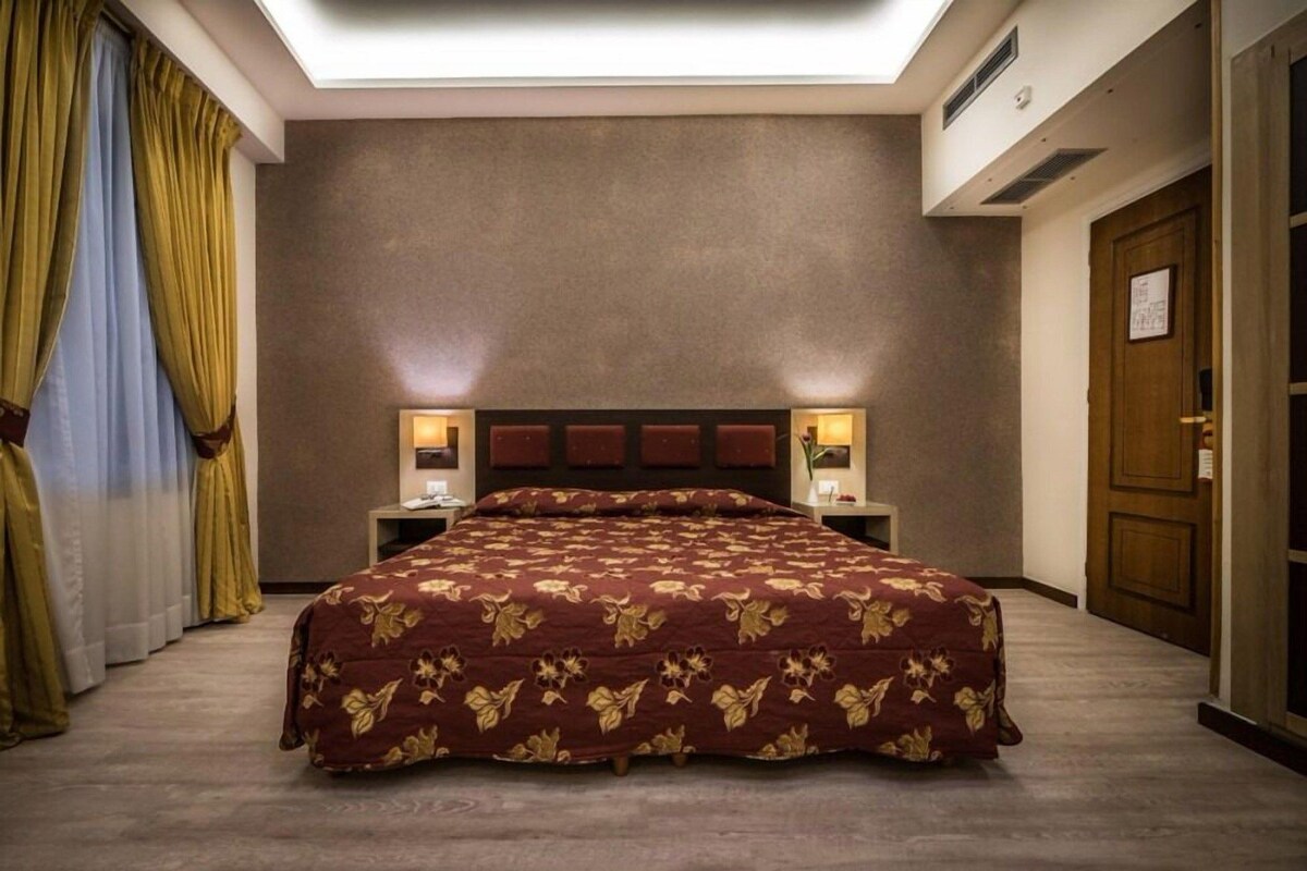 Minibar, in-room safe, free WiFi, bed sheets