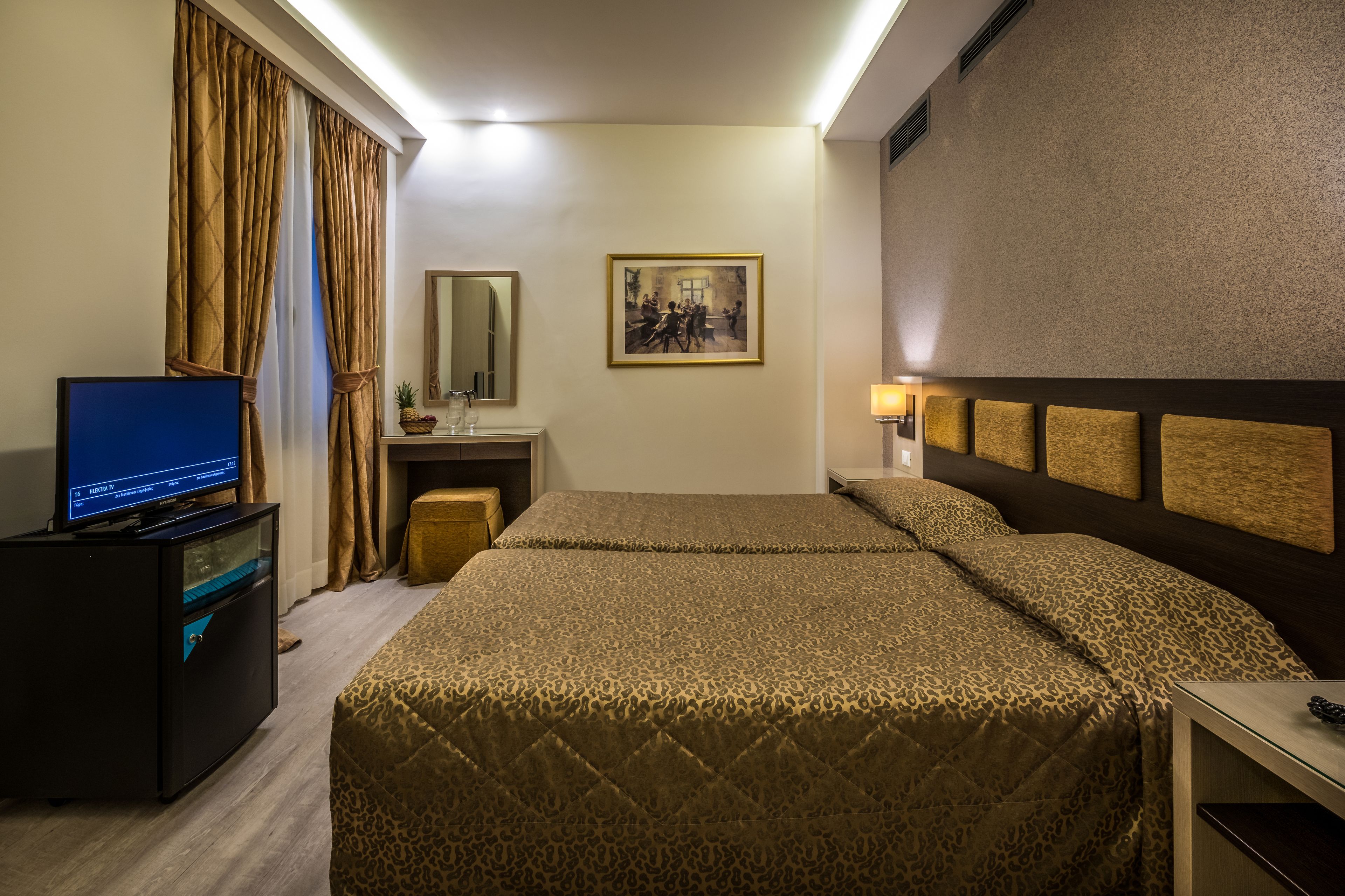 double room | 1 bedroom, minibar, in-room safe, free wifi