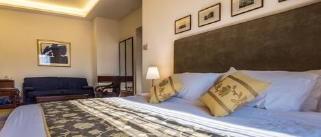 Executive Quadruple Room, City View | Minibar, in-room safe, WiFi (free), bed sheets