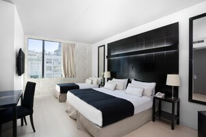 高級客房 | 迷你吧、熨斗/熨衫板、免費 Wi-Fi、床單