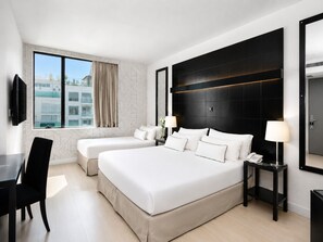 Superior Room | Minibar, iron/ironing board (on request), free WiFi, bed sheets - LM Hotel (Buenos Aires)