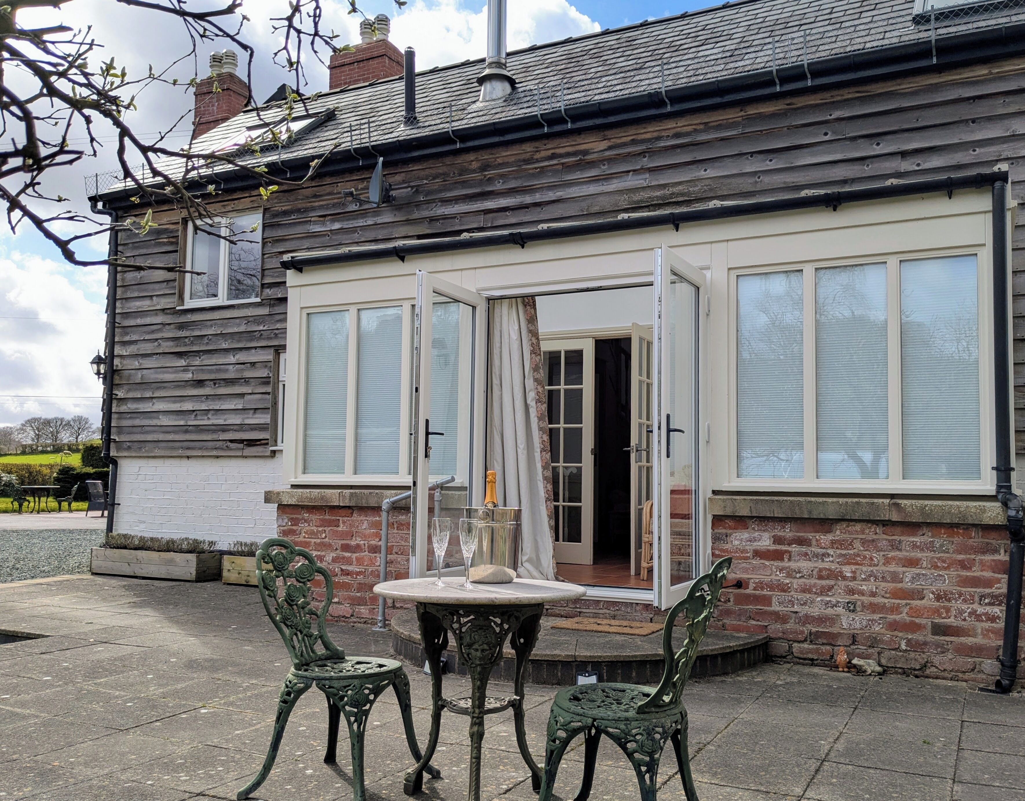 Habitación doble (Ystwyth) | Sábanas de algodón egipcio y decoración personalizada 