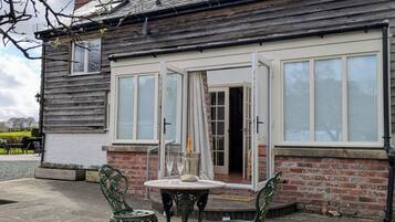 Double Room (Ystwyth) | 1 bedroom, Egyptian cotton sheets, individually decorated