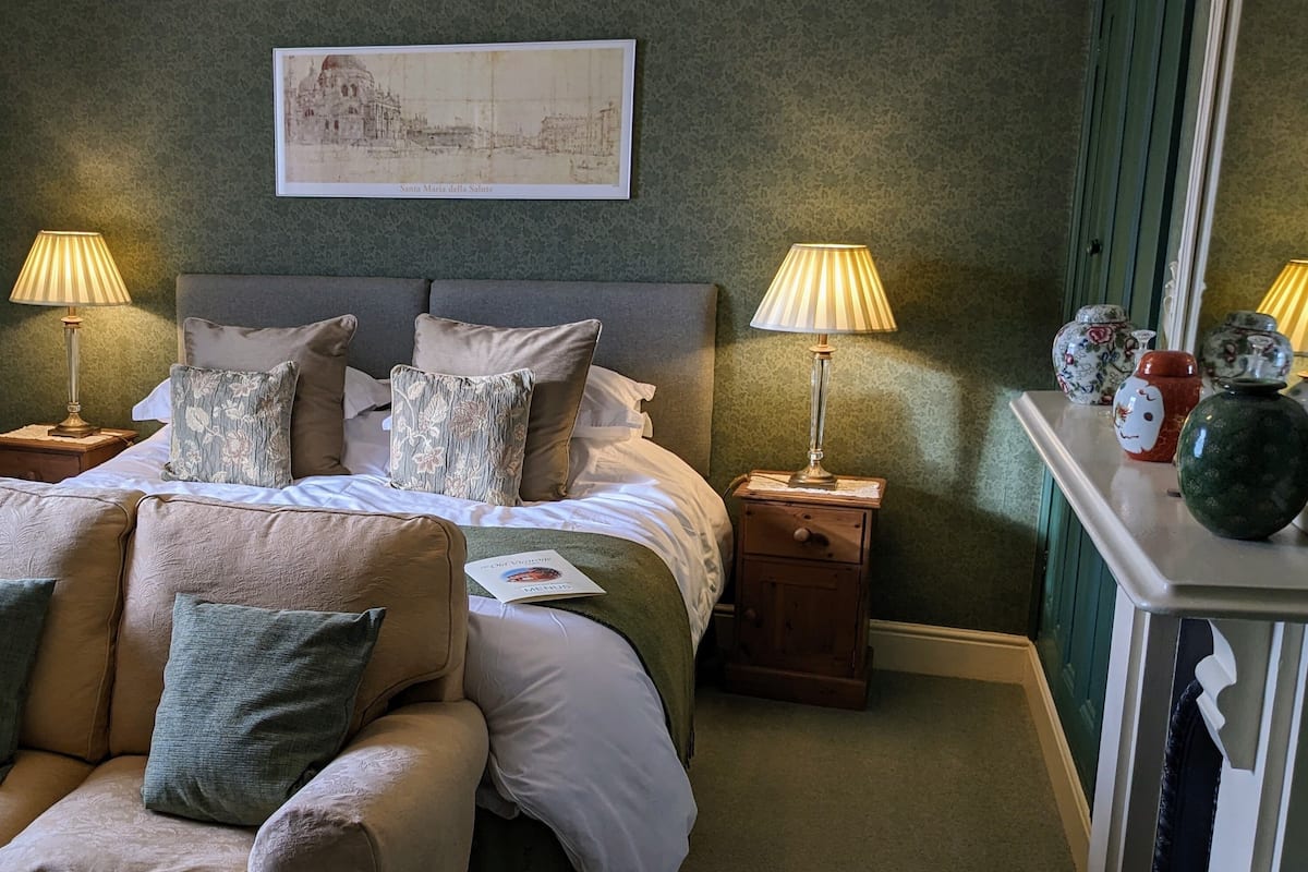 Egyptian cotton sheets, iron/ironing board (on request), WiFi (free)