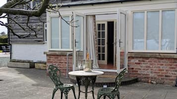 Deluxe Cottage, Patio, Garden View | Exterior detail