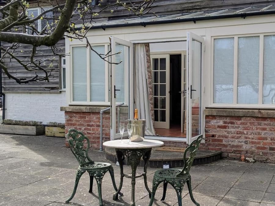 Cottage Deluxe, sân hiên, quang cảnh vườn | Chi tiết ngoại thất