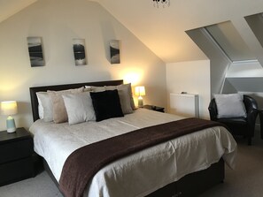 Double Room, 1 King Bed | Hypo-allergenic bedding, free WiFi - A Castle View B & B (Wick)