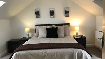 Double Room, 1 King Bed | Hypo-allergenic bedding, free WiFi