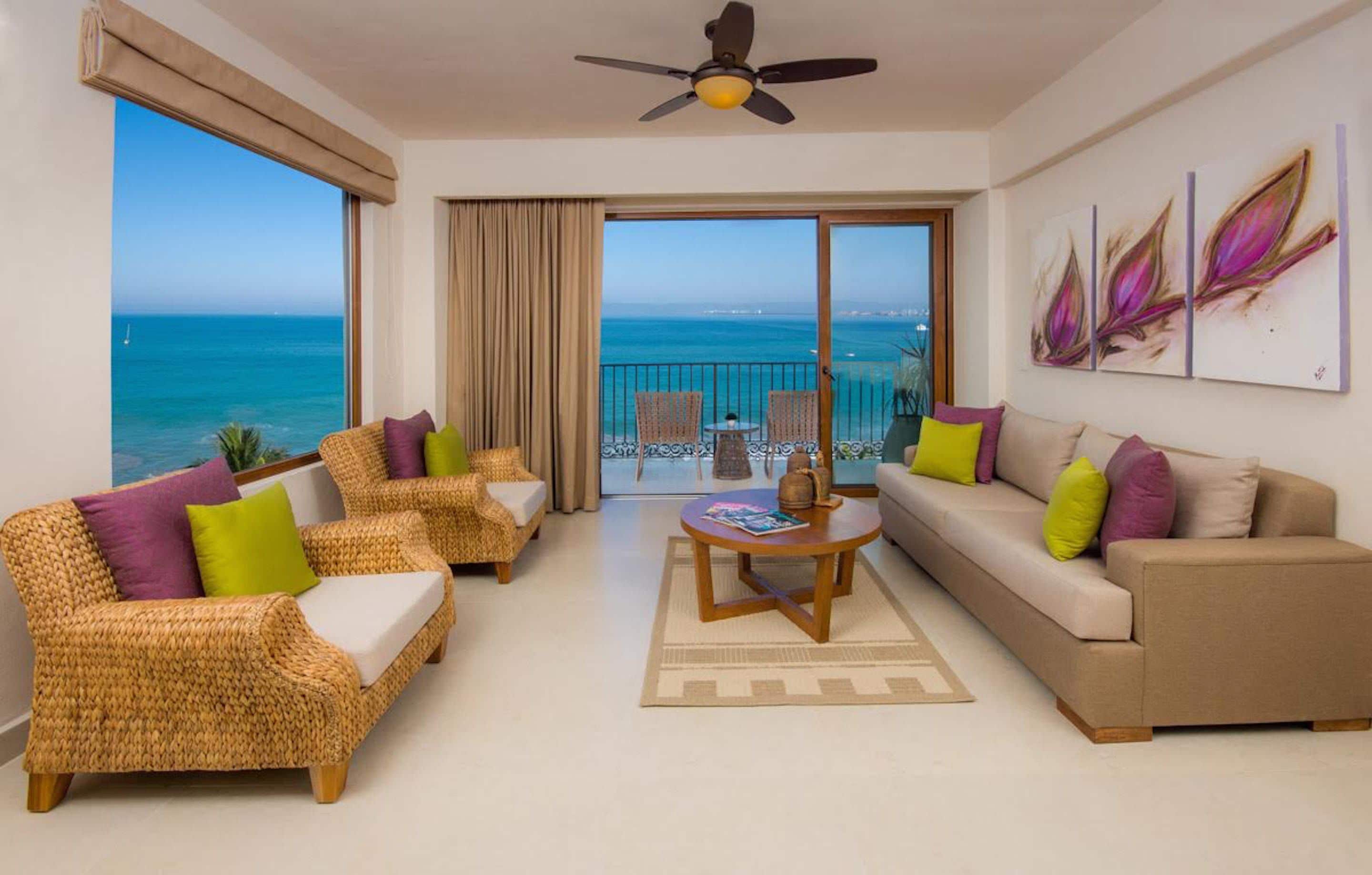 Luxe suite | Woonruimte | Een 40-inch ledtelevisie met kabelzenders en televisie