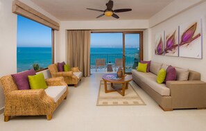 Grand Almar Jacuzzi and Terrace Full Ocean View | 起居區 | 40-吋LED 液晶電視、有線頻道、電視