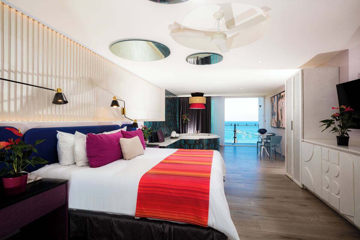 Mantamar Front Row Ocean View | Ropa de cama de alta calidad, minibar, caja fuerte y cortinas opacas