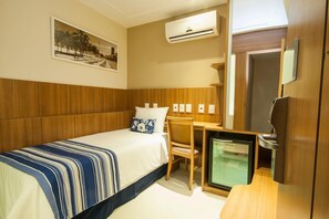 Basic Single Room, 1 Twin Bed | Minibar, in-room safe, desk, free WiFi - Hotel Atlântico Rio Budget (Rio de Janeiro)