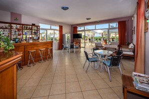 Bar (in der Unterkunft)