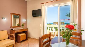 Studio | Living area | TV