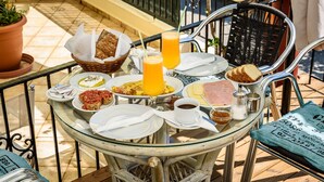 Kontinental frokost hver dag (mot et tillegg)