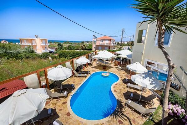 Außenpool, Liegestühle