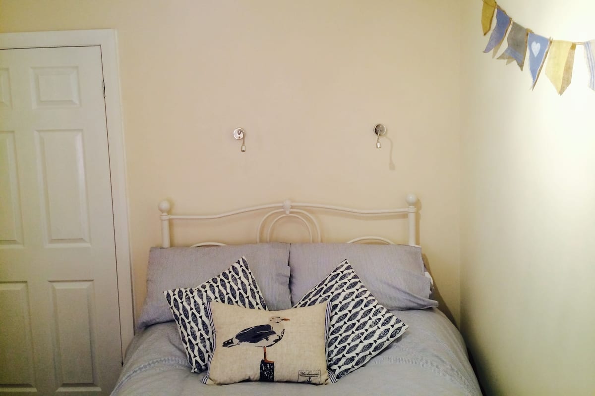 Luxury Apartment, 1 Bedroom, Patio, Beachside (Great Orme) | Free WiFi
