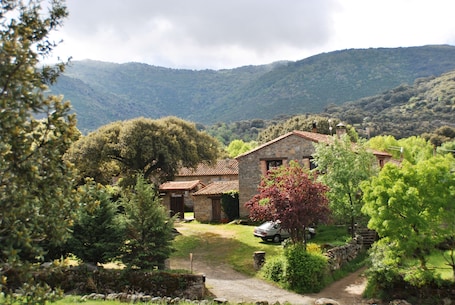 Jardines del alojamiento. La Trocha de Hoyorredondo