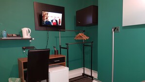 標準雙人房, 私人浴室 (Apple Room) | 書桌、筆電工作空間、遮光布/窗簾、熨斗/熨衣板