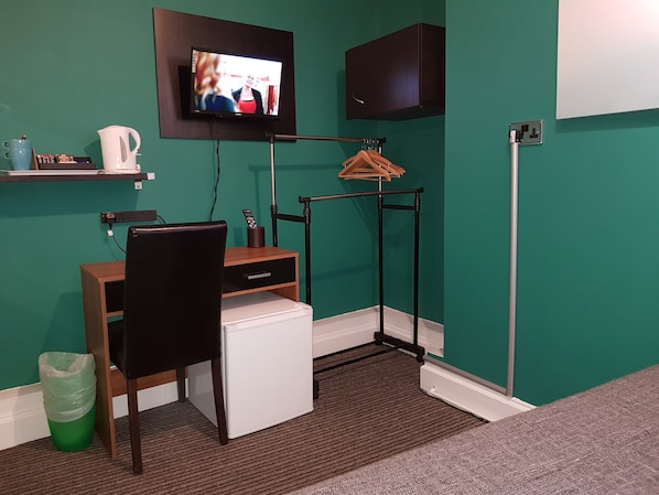 Standard Double Room, Private Bathroom (Apple Room) | Individually decorated, individually furnished, desk, laptop workspace