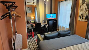 Superior-Doppelzimmer, mit Bad | Individuell dekoriert, individuell eingerichtet, Schreibtisch
