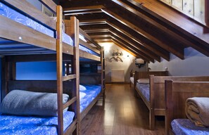 Family Room (12 pax) | Free WiFi, bed sheets