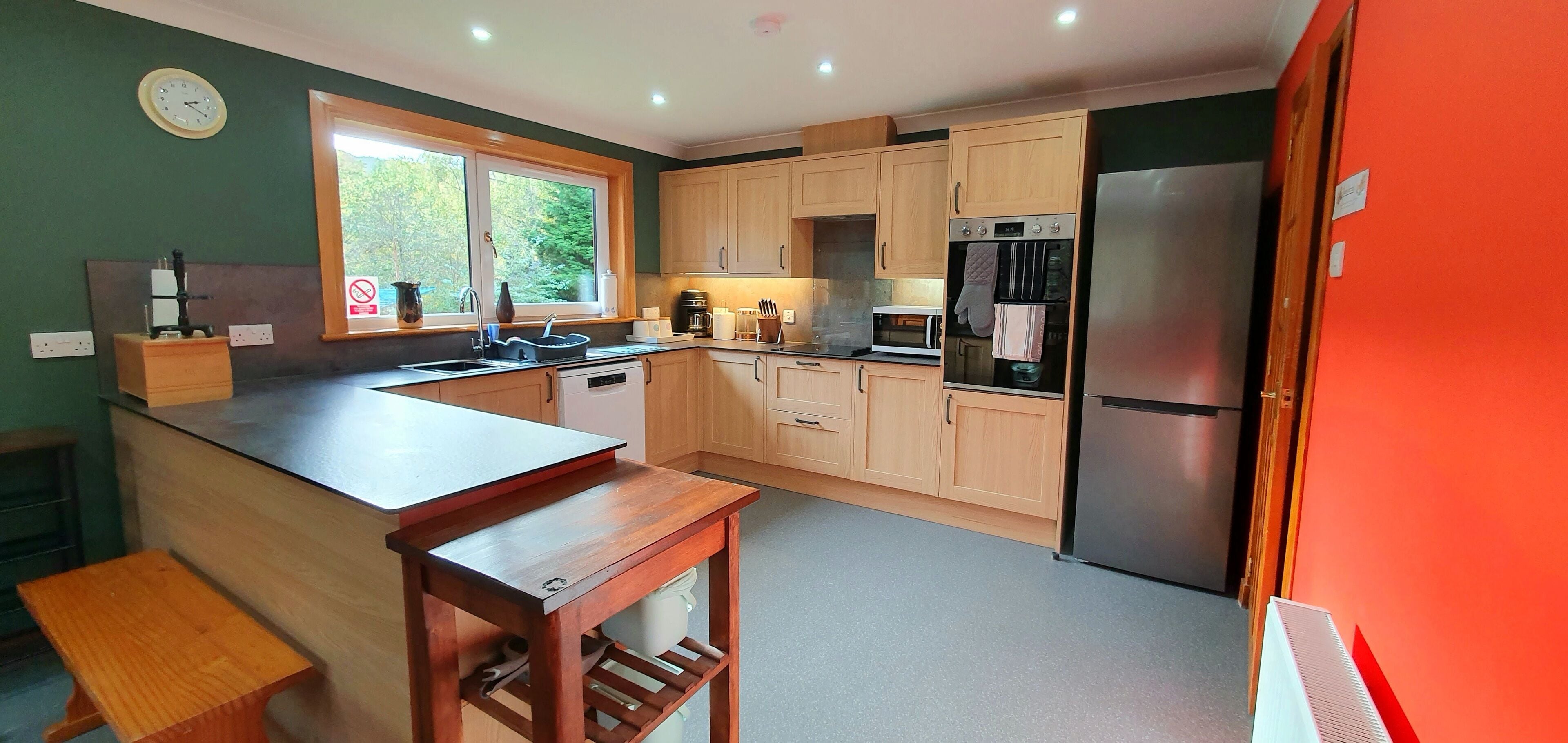 Superior-Ferienhütte, 4 Schlafzimmer (2 double, 1 king, 2 singles) | Individuell dekoriert, individuell eingerichtet, Schreibtisch