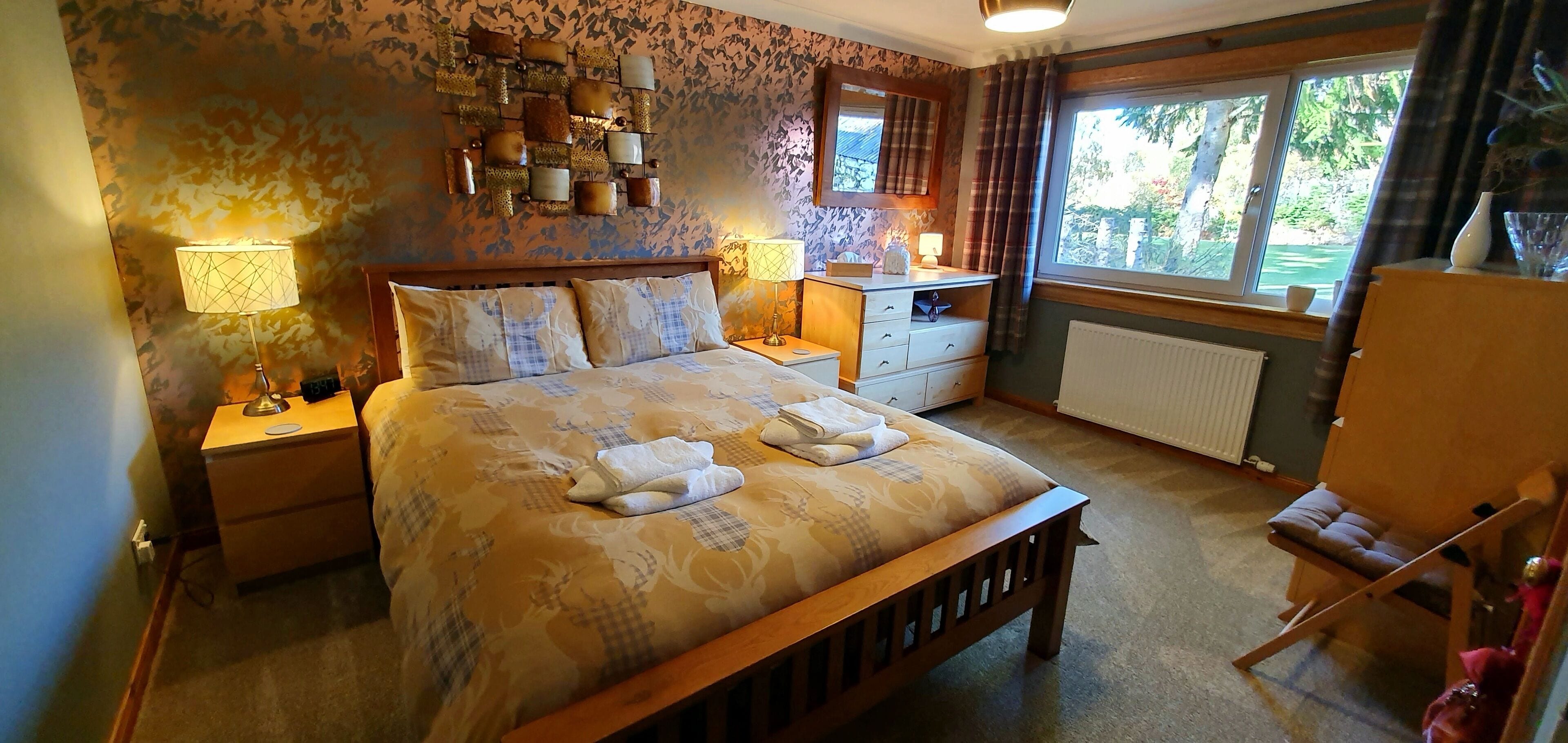 Superior-Ferienhütte, 4 Schlafzimmer (2 double, 1 king, 2 singles) | Individuell dekoriert, individuell eingerichtet, Schreibtisch