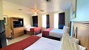 2 Queen Beds & 1 Full Bed | Free WiFi, bed sheets