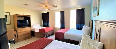 2 Queen Beds & 1 Full Bed | Free WiFi, bed sheets