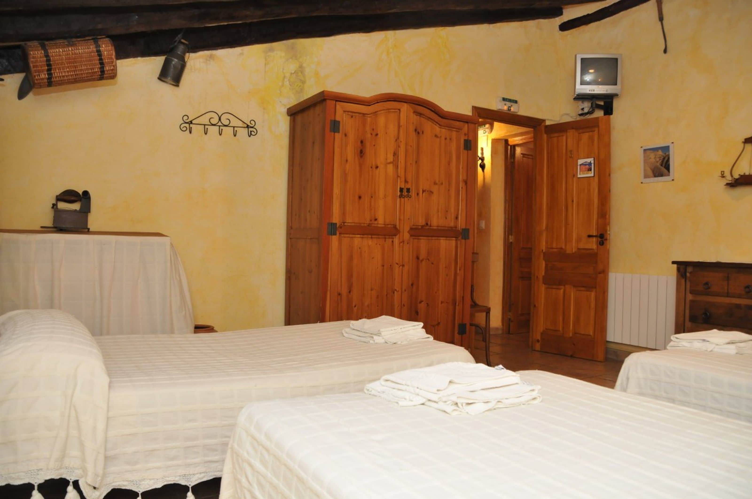 トリプルルーム 専用バスルーム | 高級寝具、羽毛の掛け布団、客室ごとに異なる装飾、客室ごとに異なるインテリア