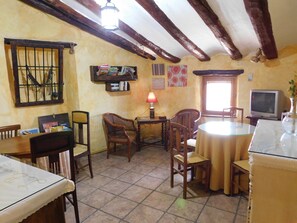 Daily buffet breakfast (EUR 10 per person) - Casa rural La Bardena Blanca I (Arguedas)