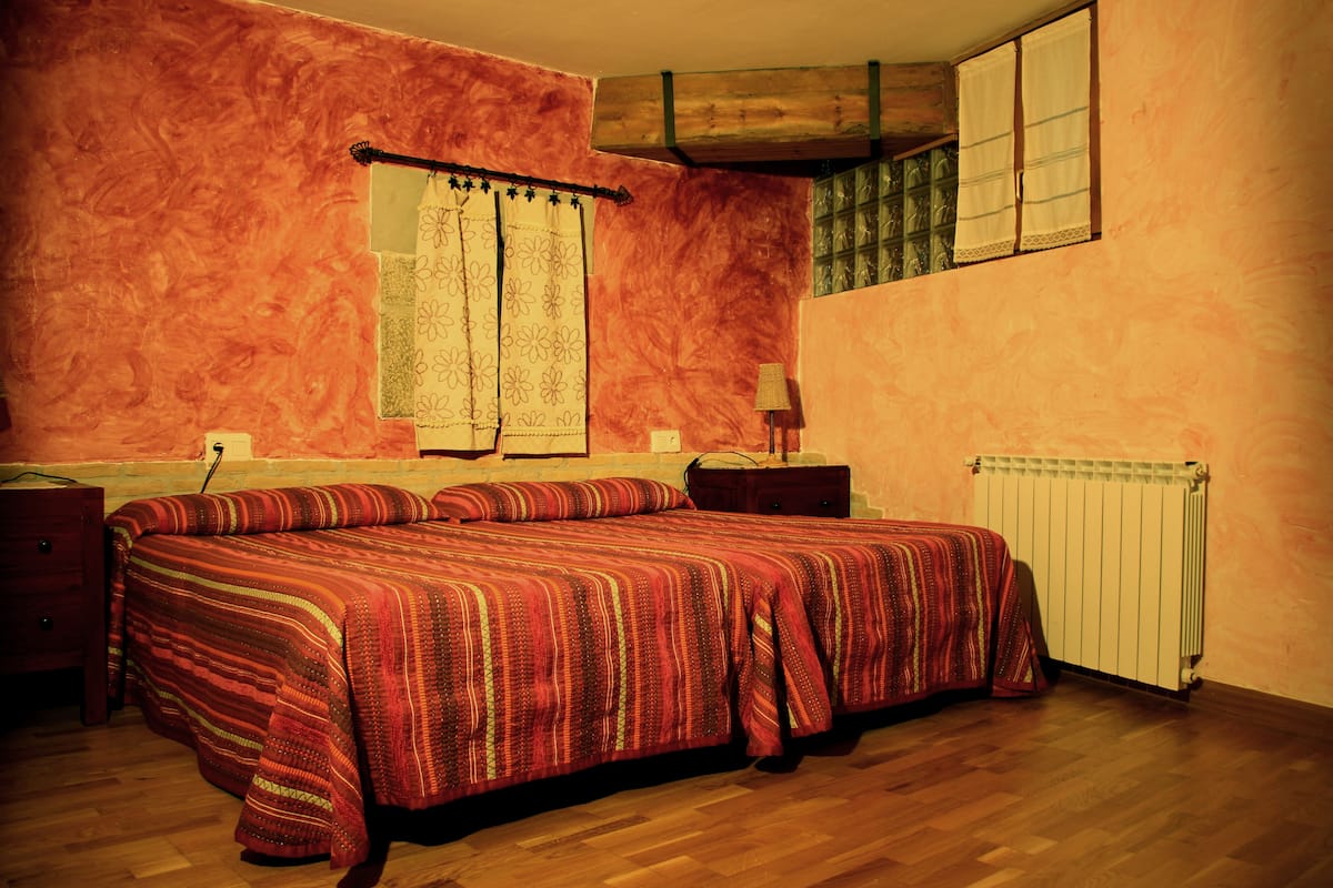 Ropa de cama de alta calidad, edredones de plumas, cortinas opacas
