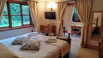 Superior Double Room | Egyptian cotton sheets, desk, iron/ironing board, free WiFi