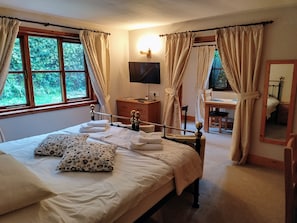 Superior Double Room | Egyptian cotton sheets, desk, iron/ironing board, free WiFi