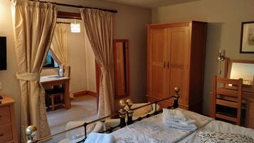 Superior Double Room | Egyptian cotton sheets, desk, iron/ironing board, free WiFi